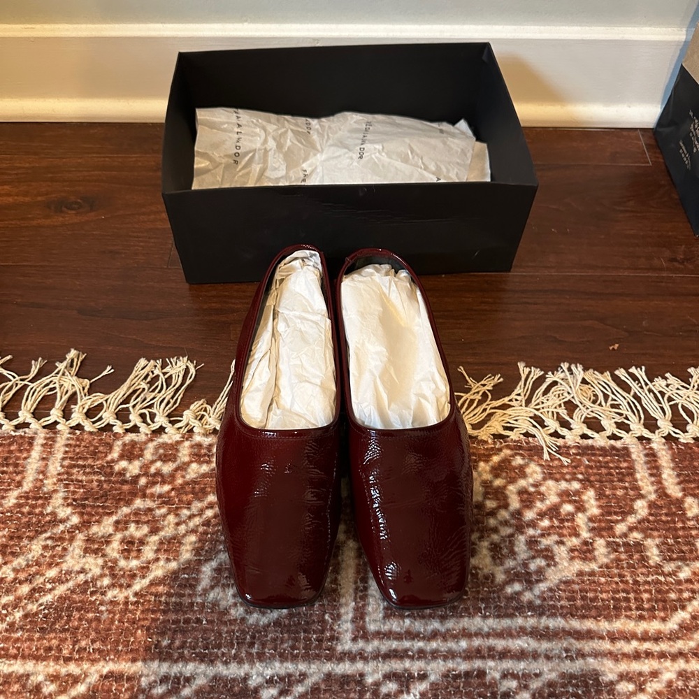 Freda Salvador Jessie Flat in Oxblood